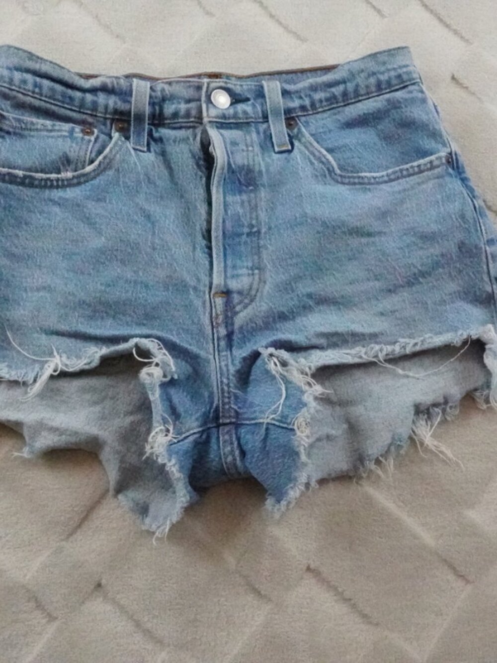 Levi's 501 High Rise Cutoff Shorts Womens 28 Light Wash - Picture 2 of 10